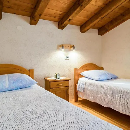 Cozy In With Kitchen 펜션 Žminj